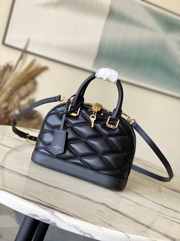 L X V Handbag 23.5x17.5x11.5cm