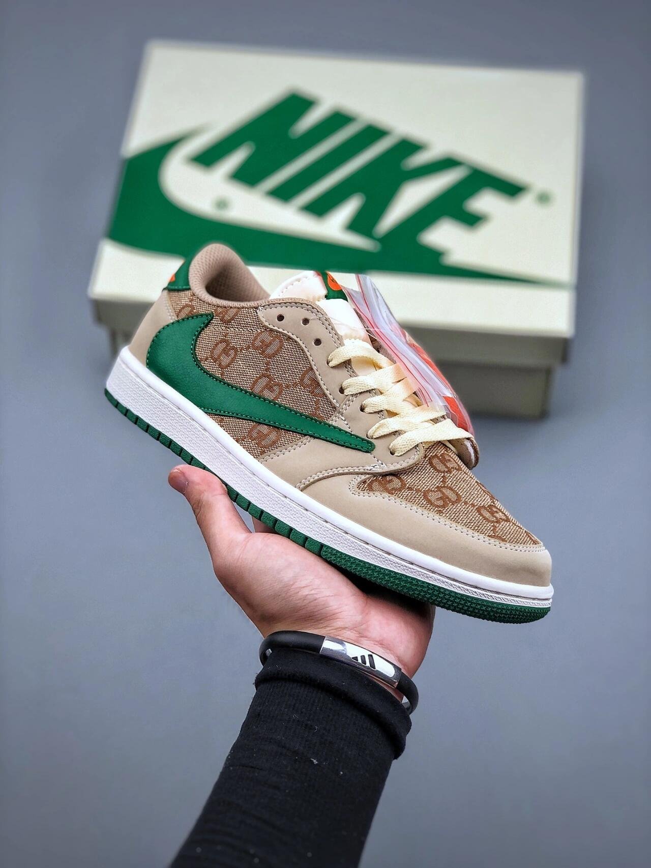 AJ1 x GUC Travis Scott "Reverse Mocha"SUNGLASSES