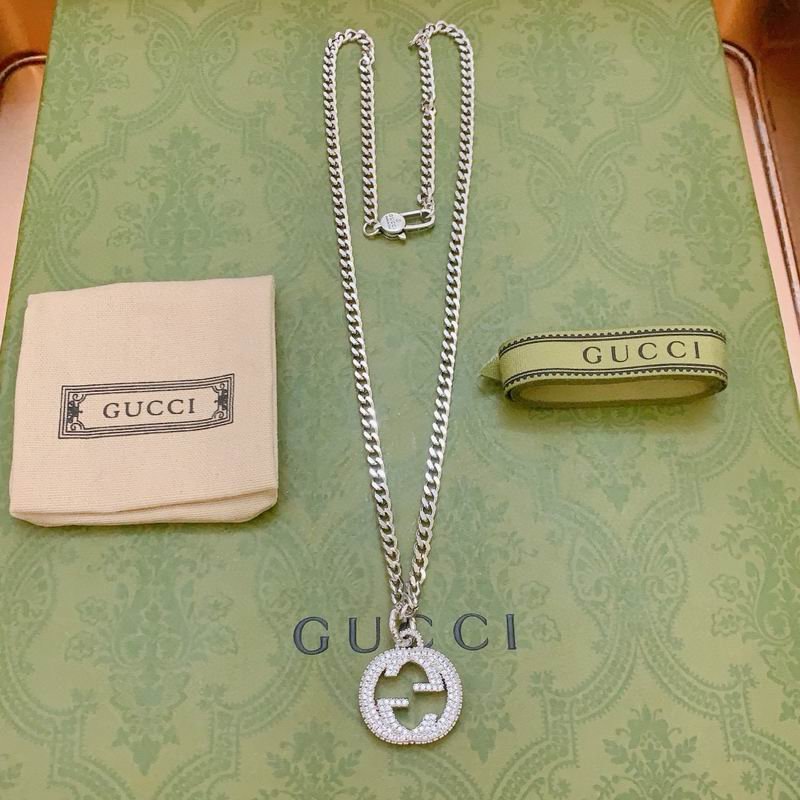 GUC necklaceSUNGLASSES