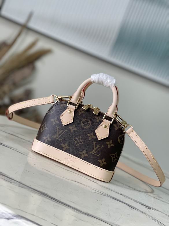 L X V Handbag 18x12x8cm