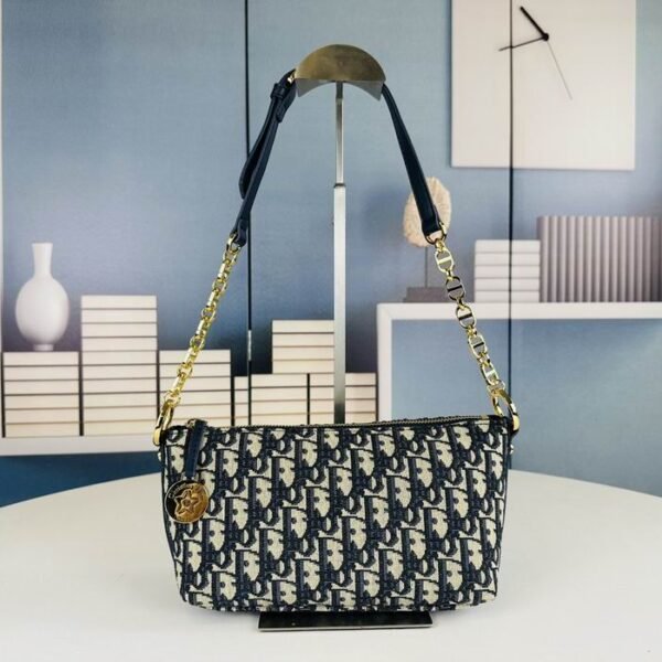 DR Shoulder bag 28.5X14.5X10cm(Multiple colors)