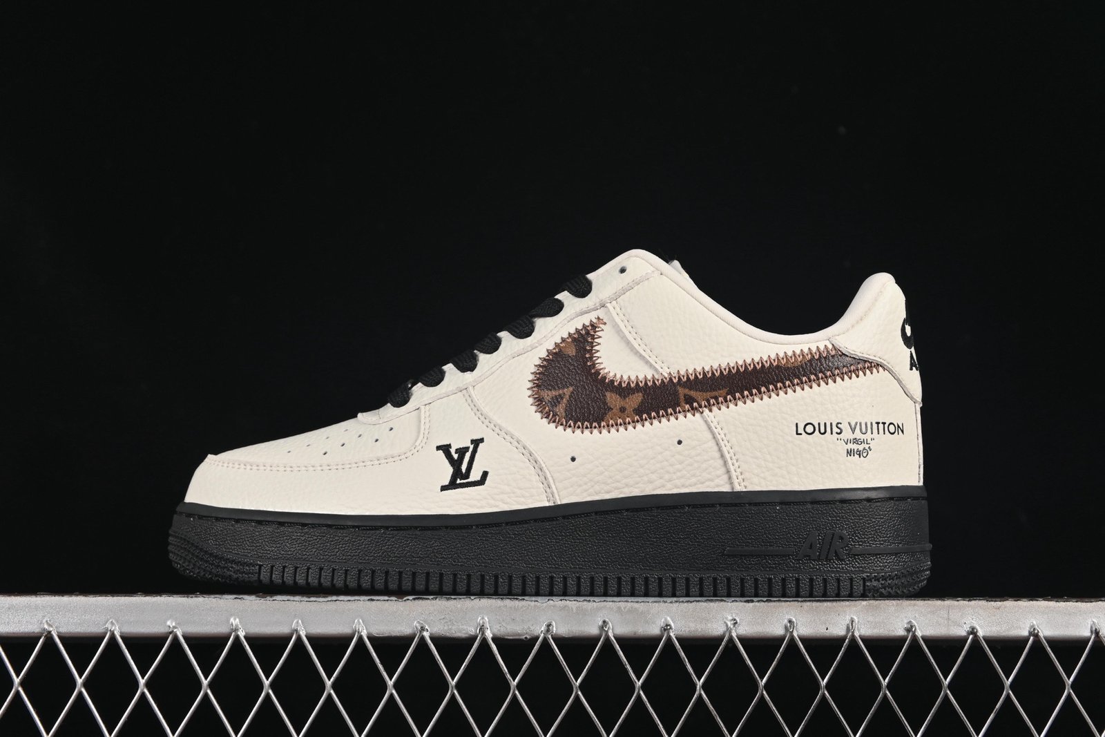 L X V X NK AIR FORCE 1 SneakerSUNGLASSES