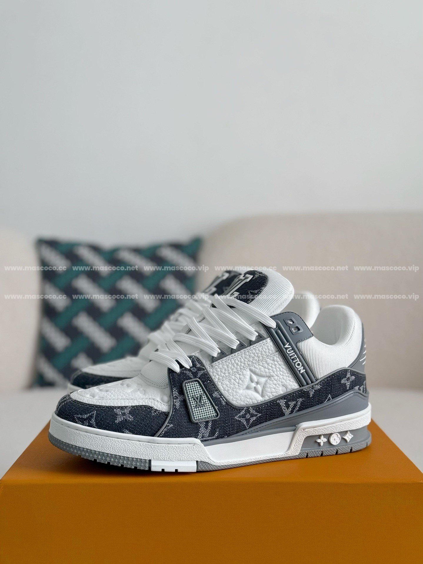 L X V TRAINERS SNEAKERSSUNGLASSES