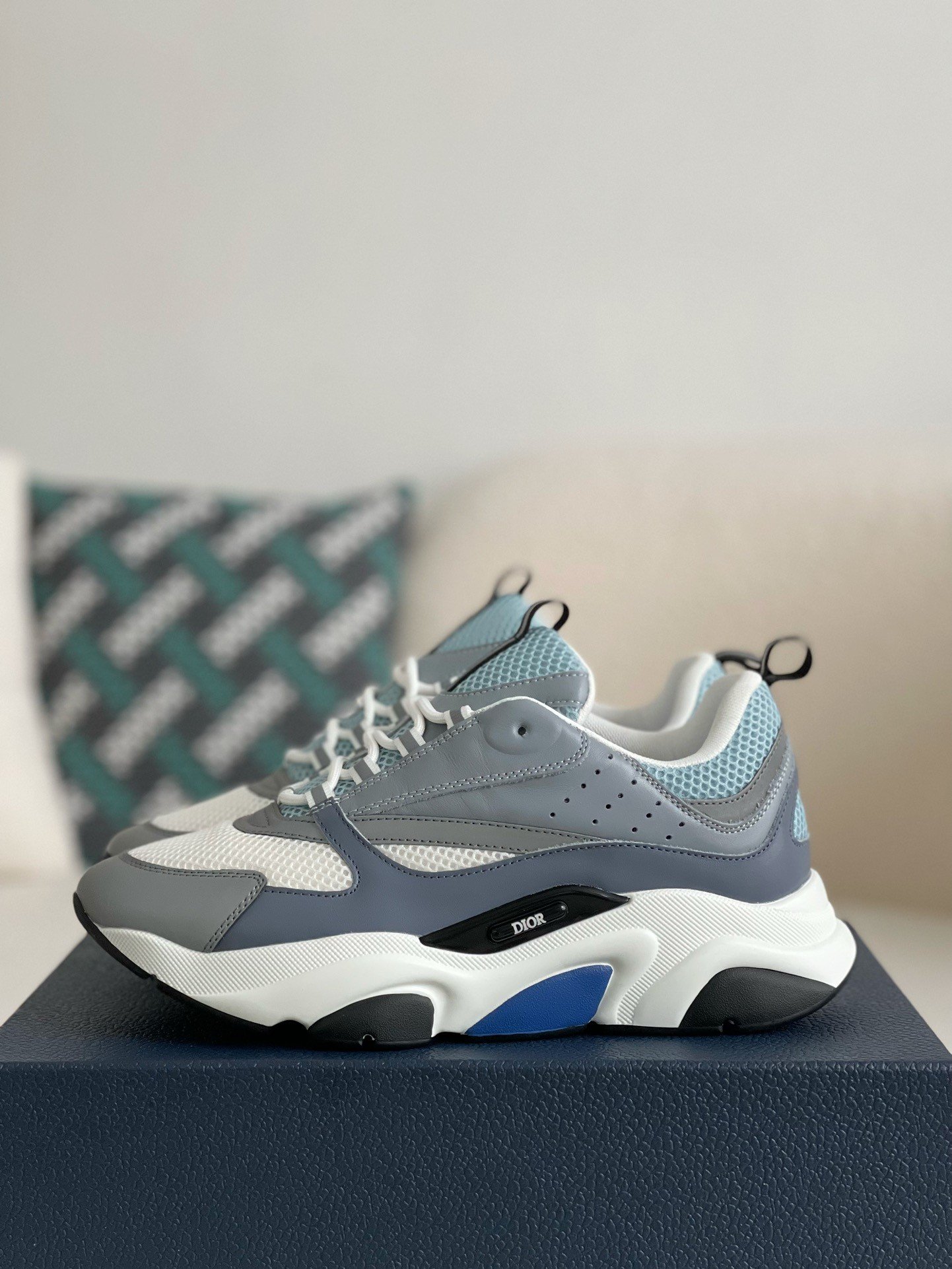 DR B22 SneakerSUNGLASSES