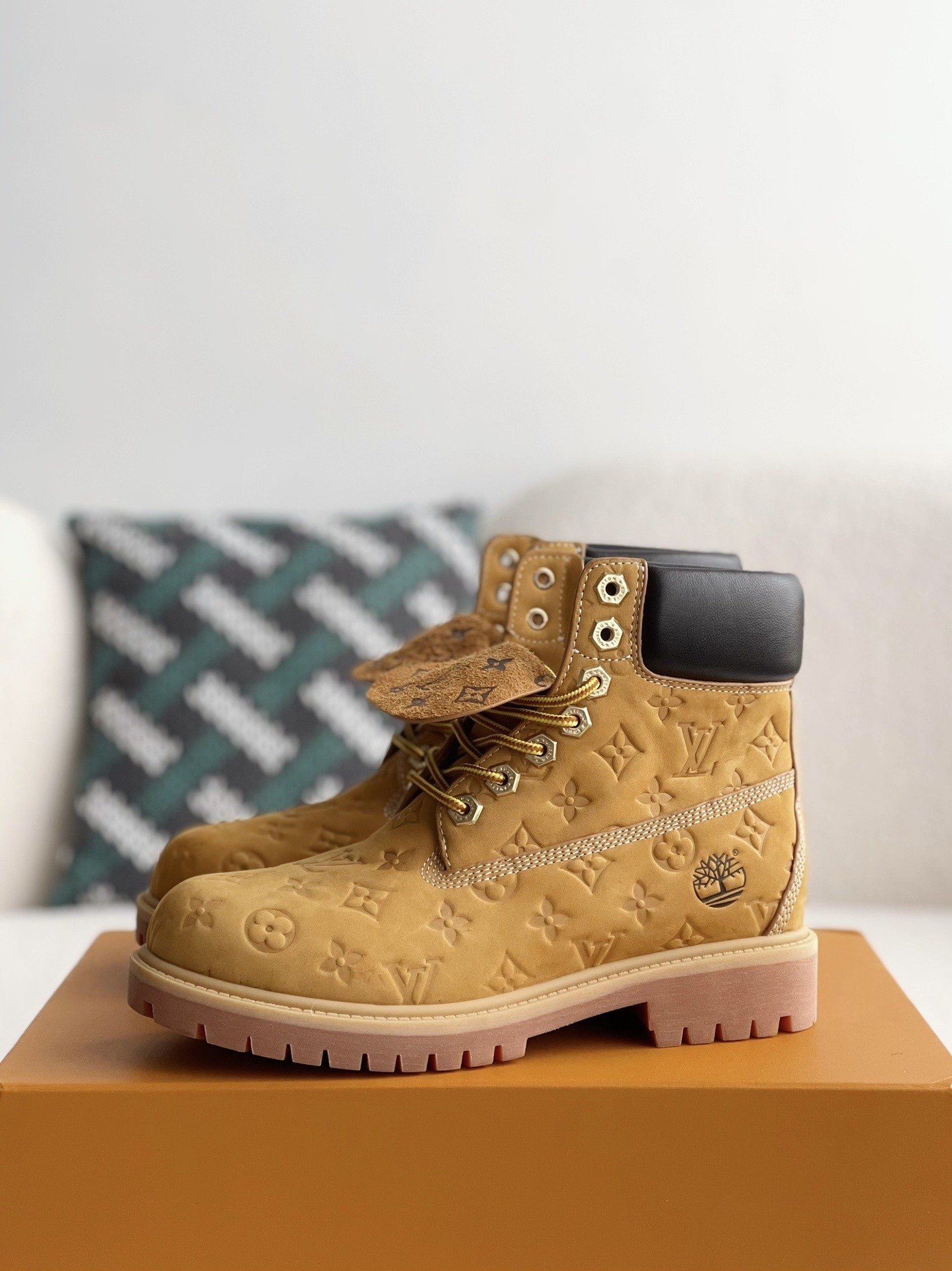 L X V x Timberland yellow boots/Martin boots/bootsSUNGLASSES