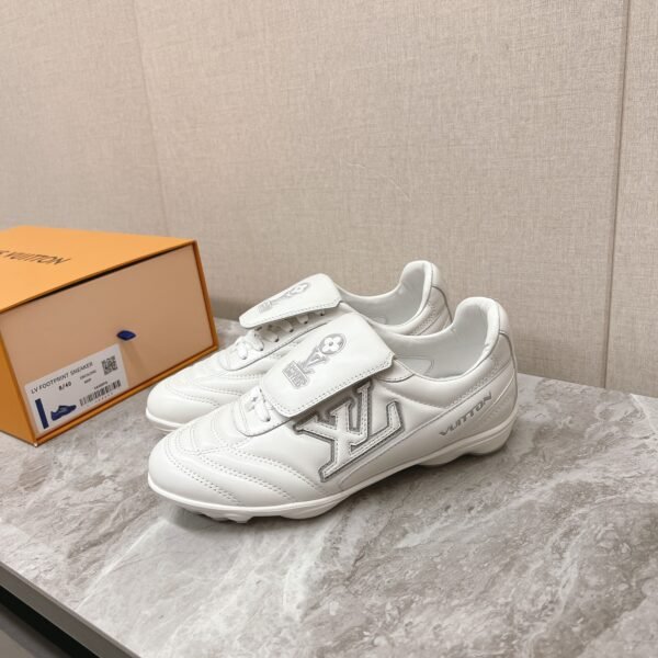 L X V SNEAKERSSUNGLASSES