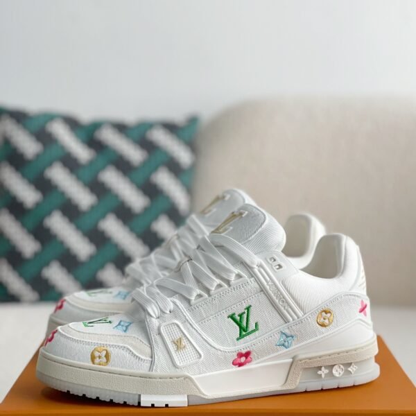 L X V SNEAKERSSUNGLASSES