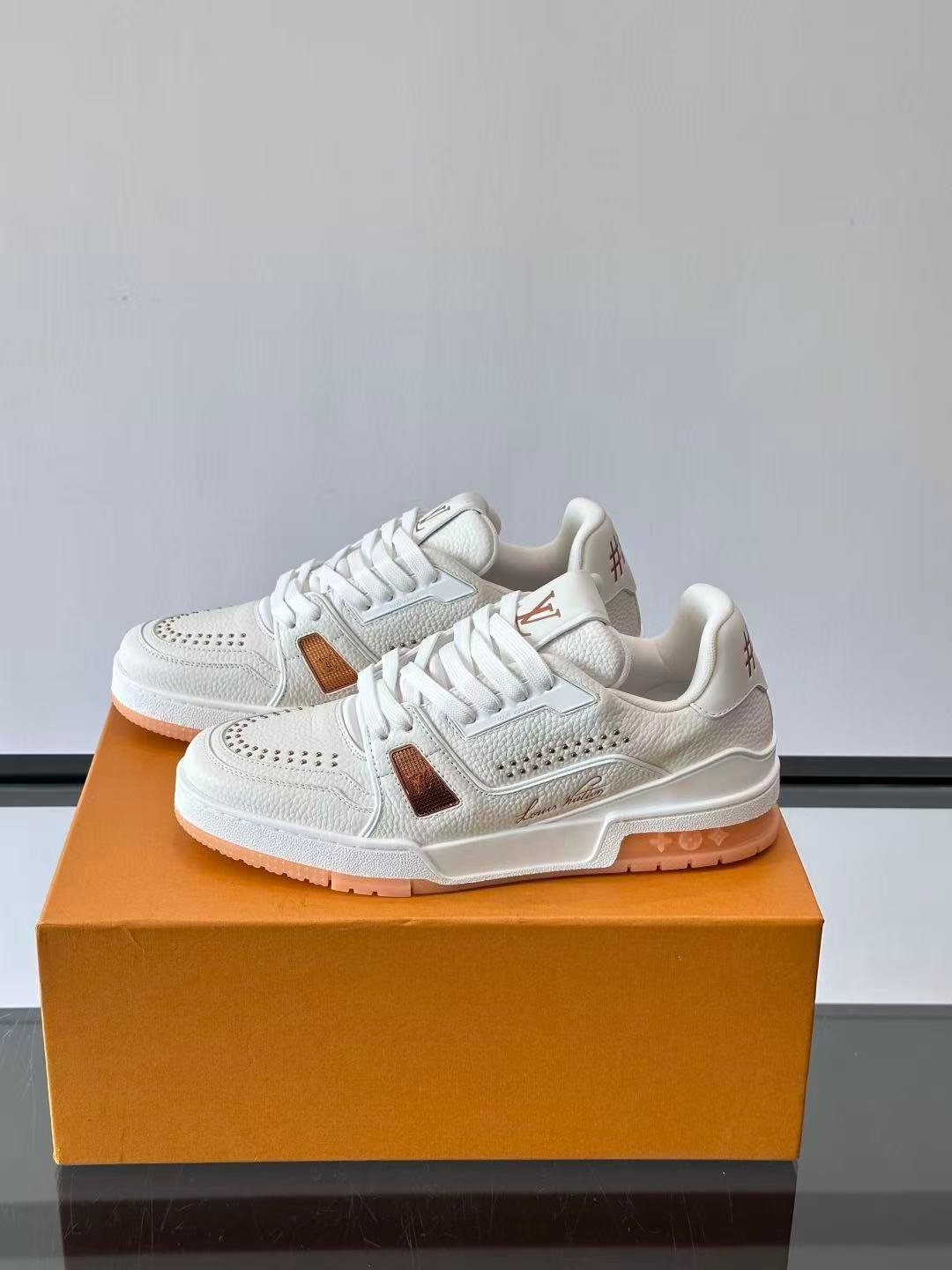 L X V TRAINER SneakersSUNGLASSES