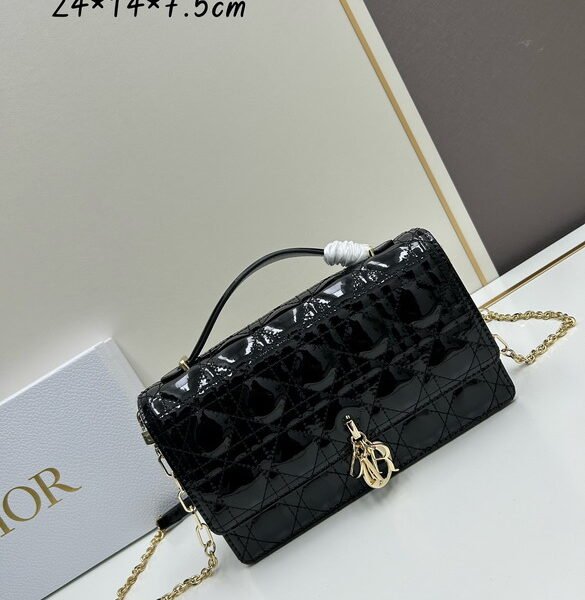 DR Shoulder bag 24x14x7.5cm(Multiple colors)