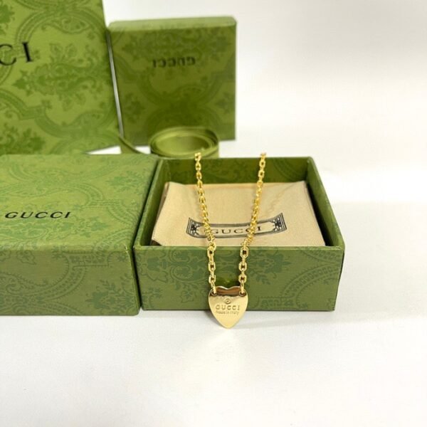 GUC necklaceSUNGLASSES