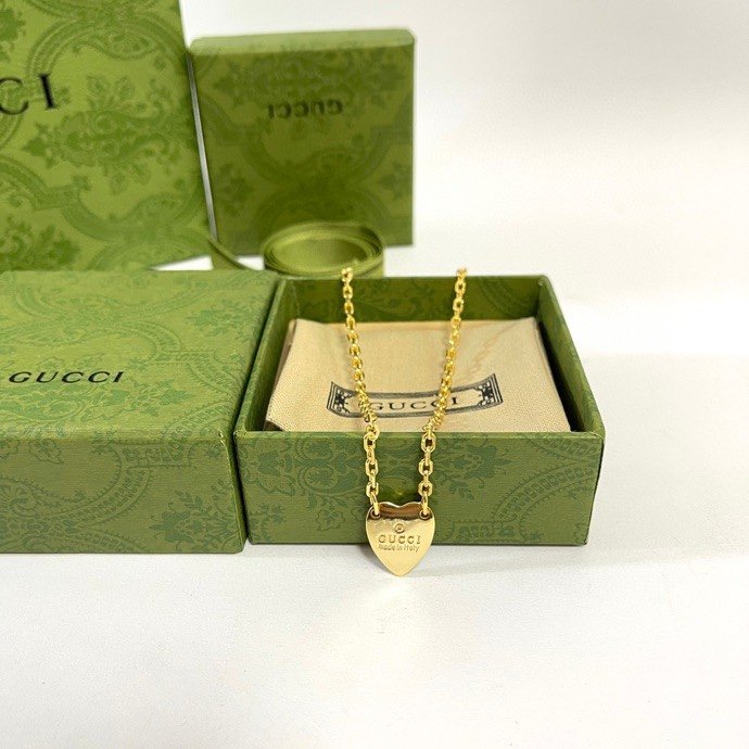 GUC necklaceSUNGLASSES