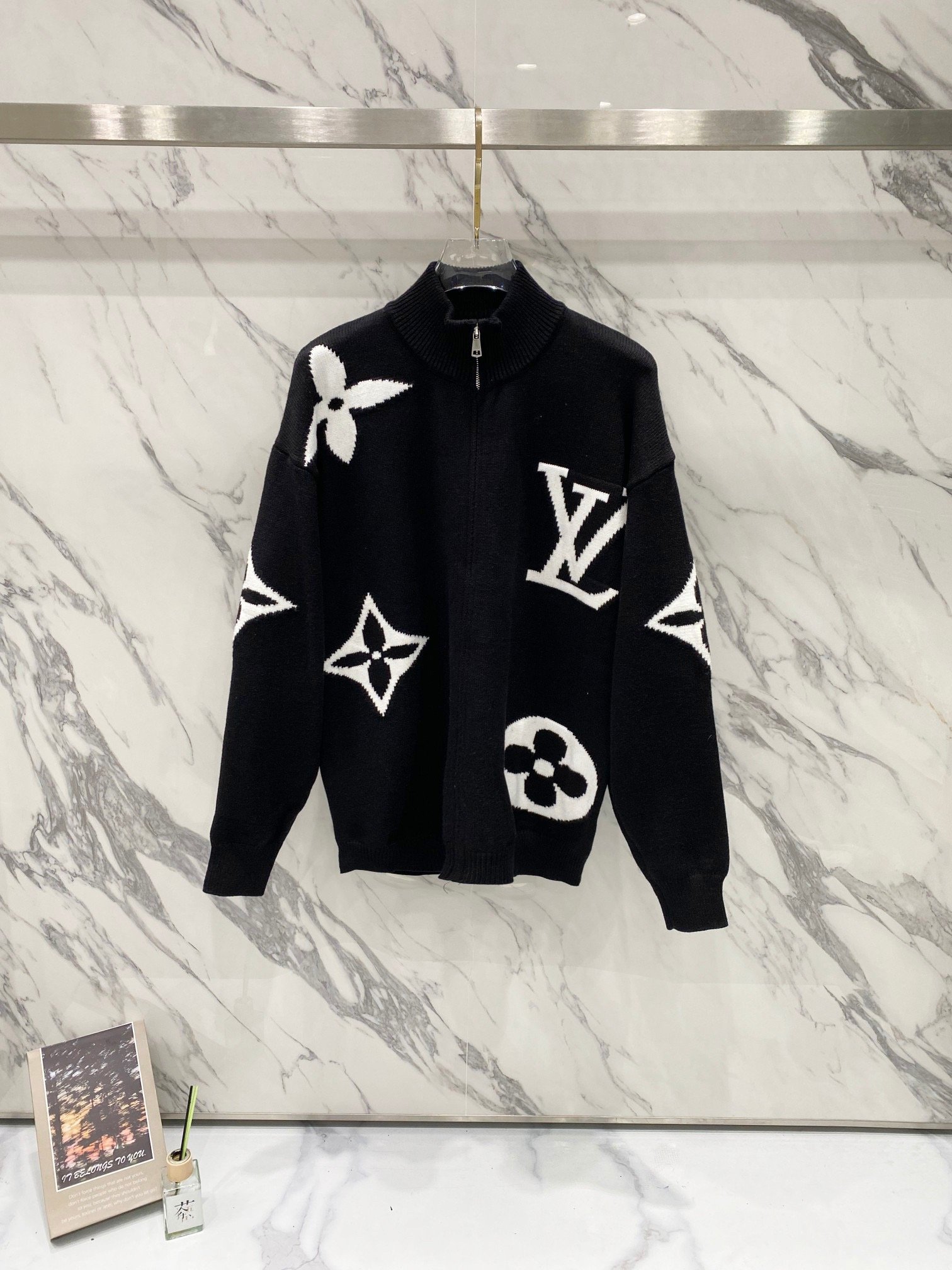 L X V  Sweater 2025SUNGLASSES