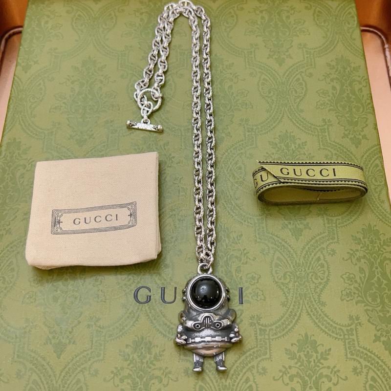 GUC necklaceSUNGLASSES