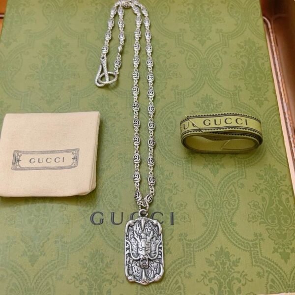 GUC necklaceSUNGLASSES
