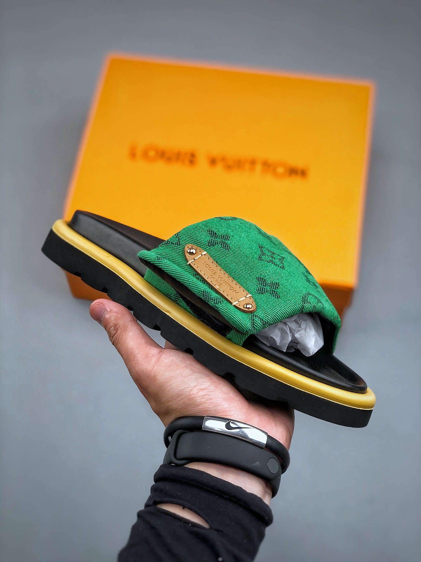 L X V SLIPPERSSUNGLASSES