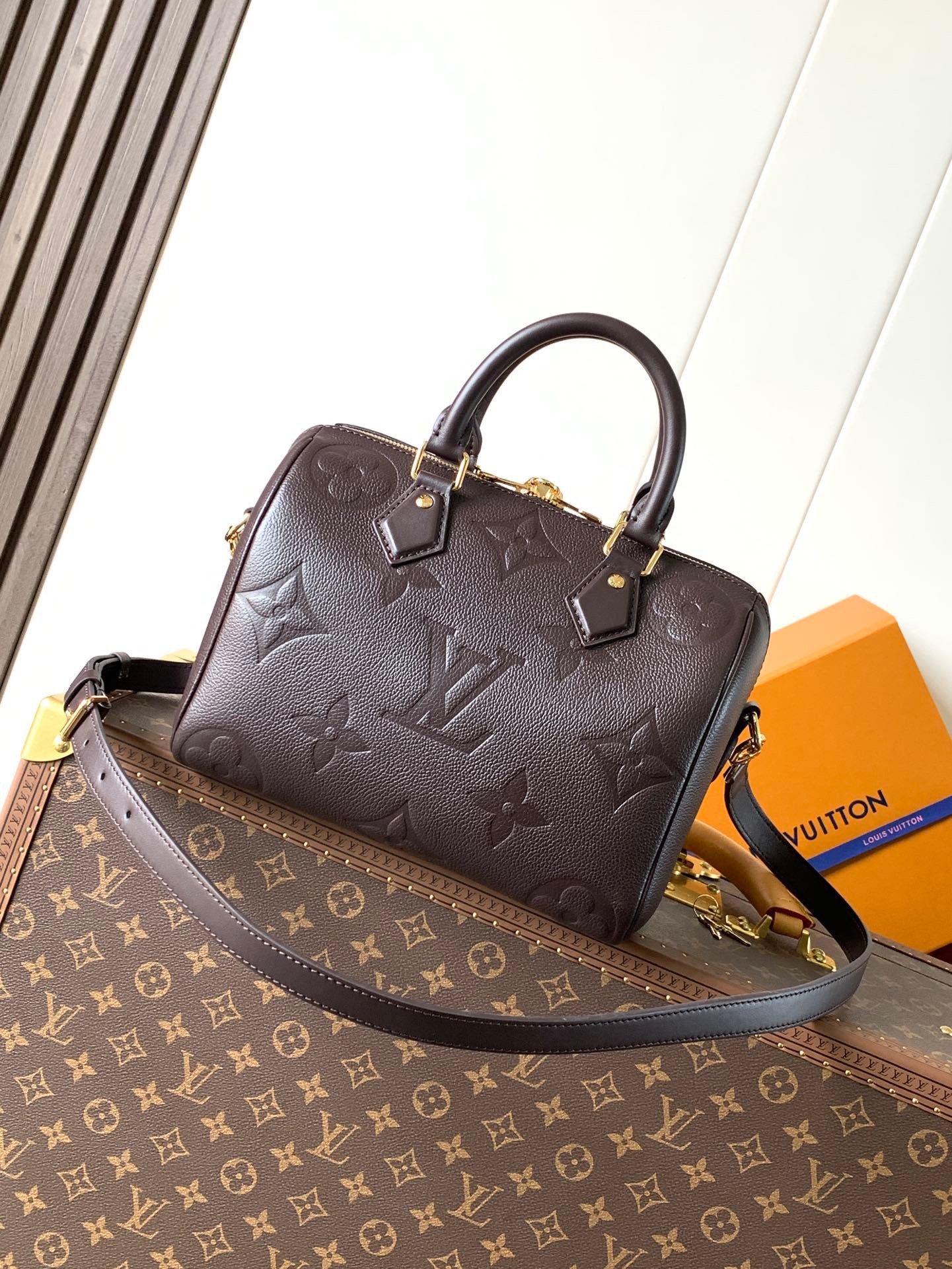 LouisV M14043 Speedy Bandouliere 25 Chocolate Empreinte Leather (25x19x15cm)
