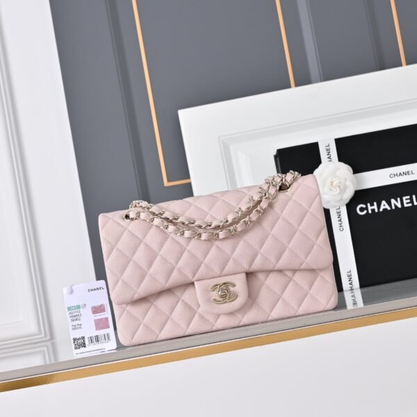 A01112 Chanel Classic Flap Medium Shoulder Bag Pink Leather 15.5 x 25.5 x 6.5 cm